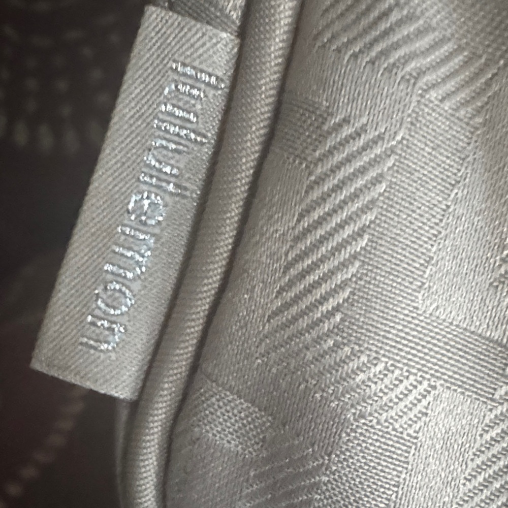 👜 Lululemon Everywhere Belt Bag – L Monogram Jacquard NWT - Picture 9 of 9